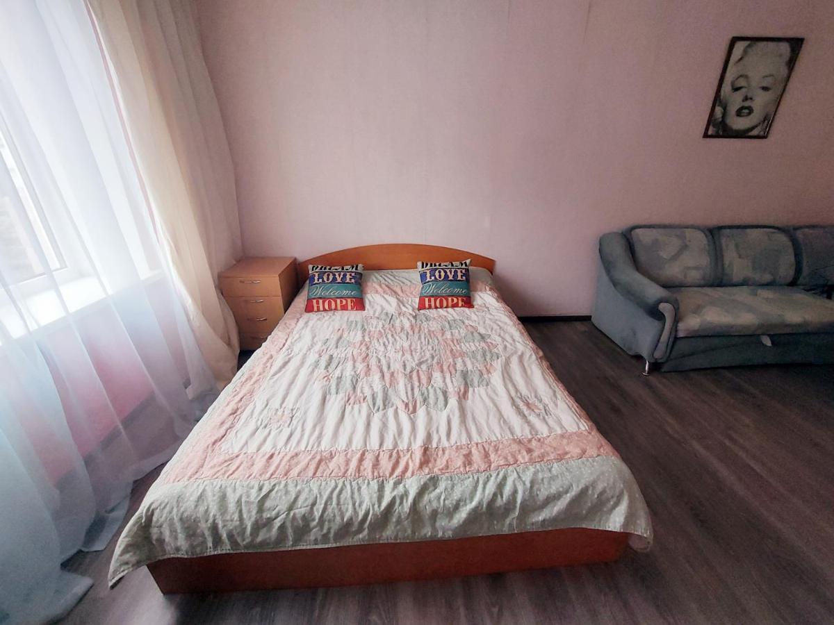 Apartment On Vadim Hetman Street 38 - Industrial Bridge Киев Екстериор снимка